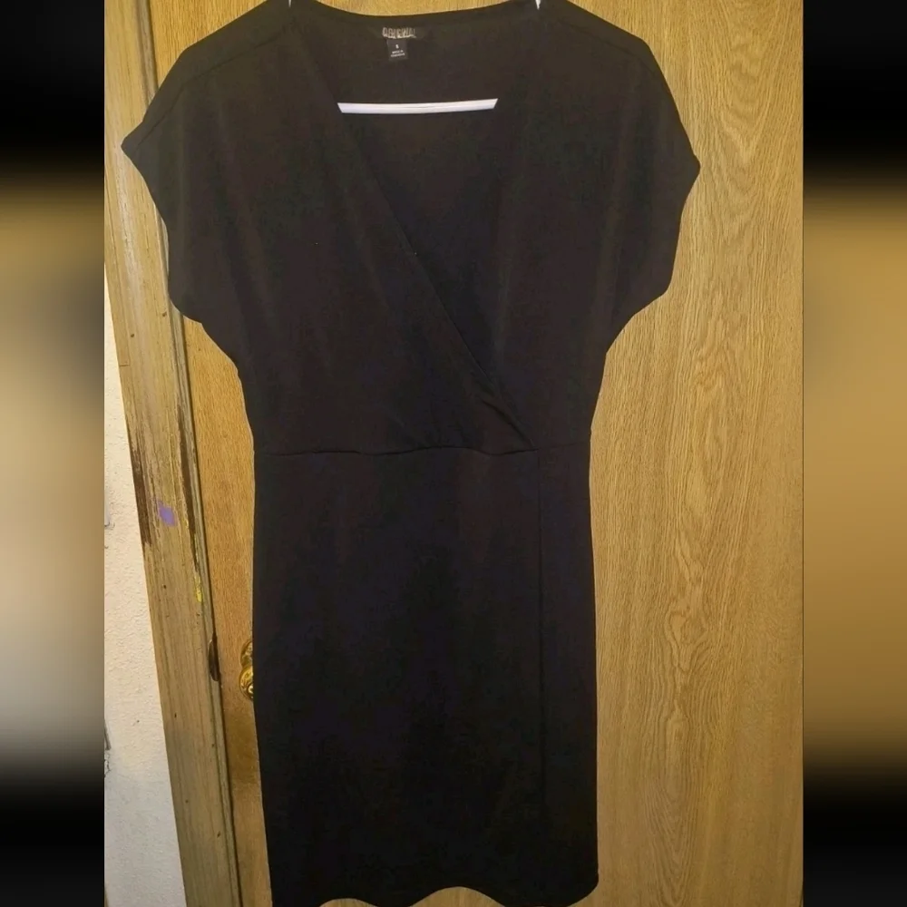 Nicole Miller Original Black Faux Wrap Dress Small V Neck LBD Staple Read Discrp - Picture 2 of 7